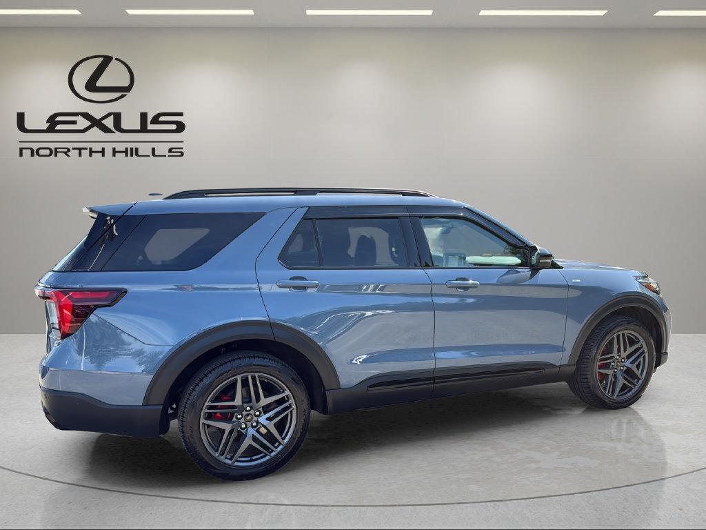 Used 2025 Ford Explorer ST-Line w/ Premium Package AWD/4WD image 5