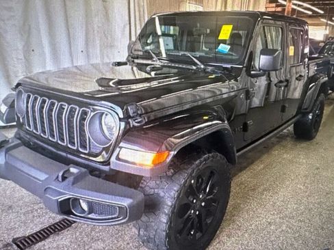 Used 2024 Jeep Gladiator Sport AWD/4WD image 1