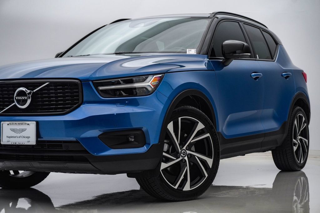 Used 2021 Volvo XC40 T5 R-Design AWD/4WD image 2
