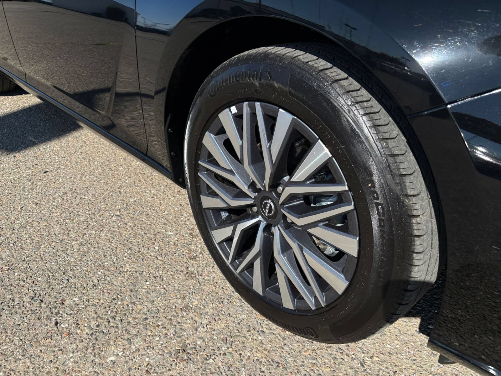 Used 2025 Nissan Altima 2.5 SV FWD image 30
