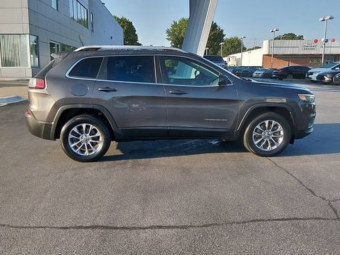 Used 2019 Jeep Cherokee Latitude Plus w/ Comfort/Convenience Group AWD/4WD image 2