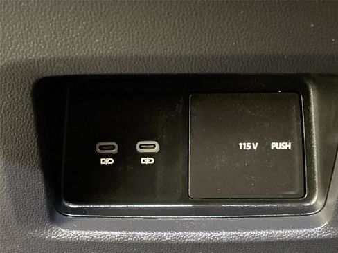 Used 2024 Volkswagen Atlas SE image 25