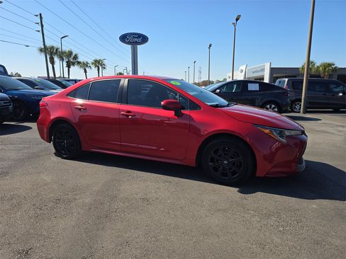 Used 2021 Toyota Corolla LE image 2