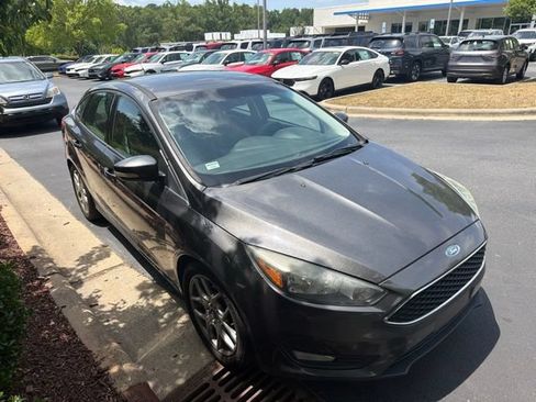 Used 2015 Ford Focus SE w/ Equipment Group 201A FWD image 2