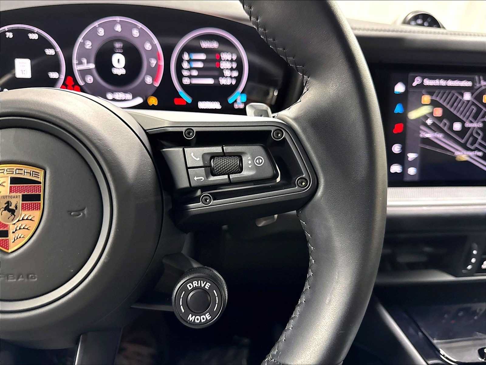Used 2025 Porsche Cayenne Coupe AWD/4WD image 22