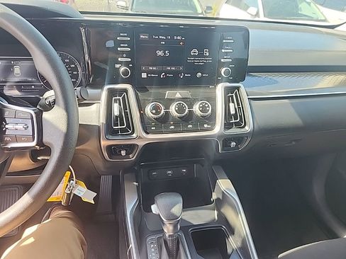 Used 2023 Kia Sorento LX FWD image 22