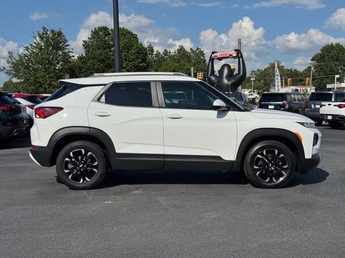 Used 2023 Chevrolet TrailBlazer LT image 2