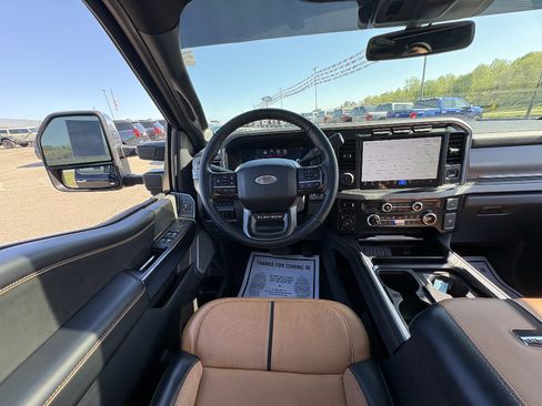 Used 2024 Ford F250 Platinum w/ FX4 Off-Road Package AWD/4WD image 22
