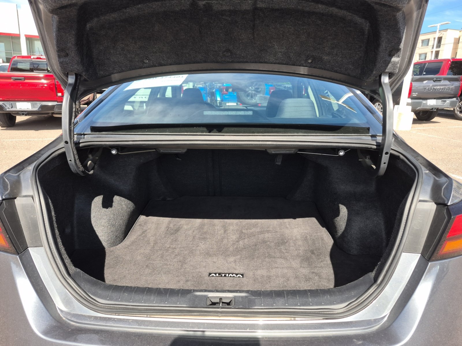 Used 2025 Nissan Altima 2.5 SV FWD image 21