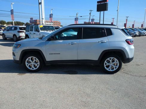 Used 2024 Jeep Compass Latitude image 5