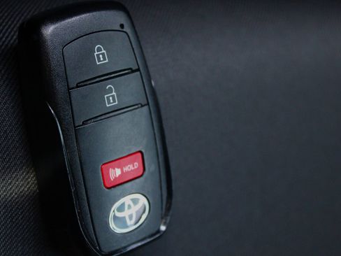 Used 2025 Toyota Tacoma SR5 image 31