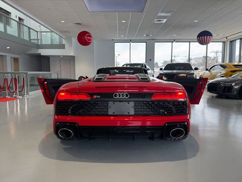 Used 2021 Audi R8 V10 w/ Premium Package image 16