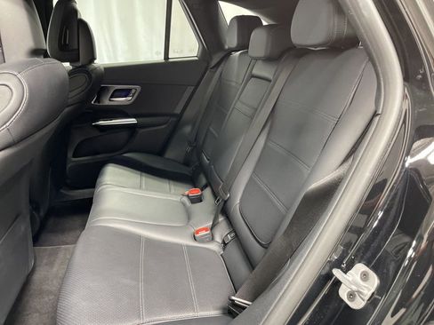 Used 2024 Mercedes-Benz GLC 300 4MATIC image 21