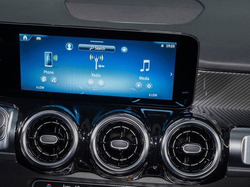 New 2026 Mercedes-Benz GLB 250 4MATIC image 17
