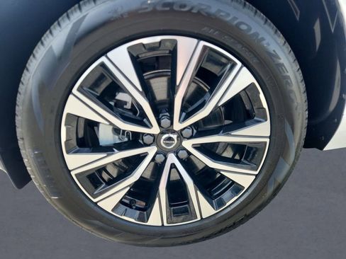 Used 2025 Volvo XC60 B5 Plus AWD/4WD image 8