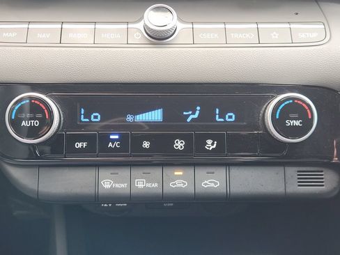 Used 2024 Hyundai Elantra SEL FWD image 19