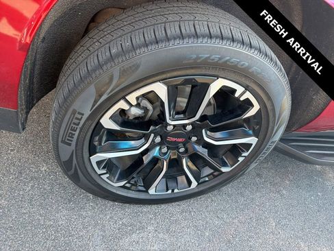 Used 2023 GMC Yukon XL SLT w/ SLT Premium Package image 12