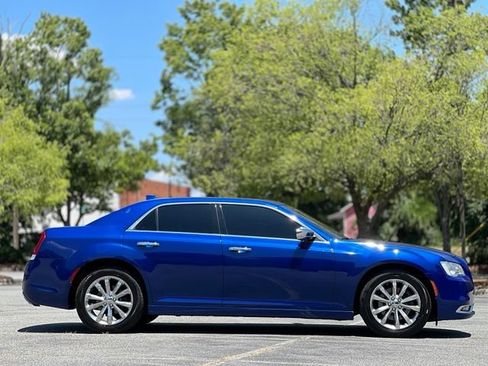 Used 2018 Chrysler 300 Limited AWD/4WD image 4