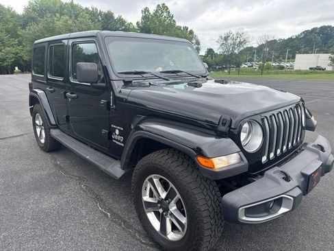 Used 2018 Jeep Wrangler Unlimited Sahara w/ Dual Top Group AWD/4WD image 3