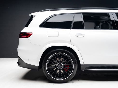 Used 2025 Mercedes-Benz GLS 63 AMG 4MATIC image 40