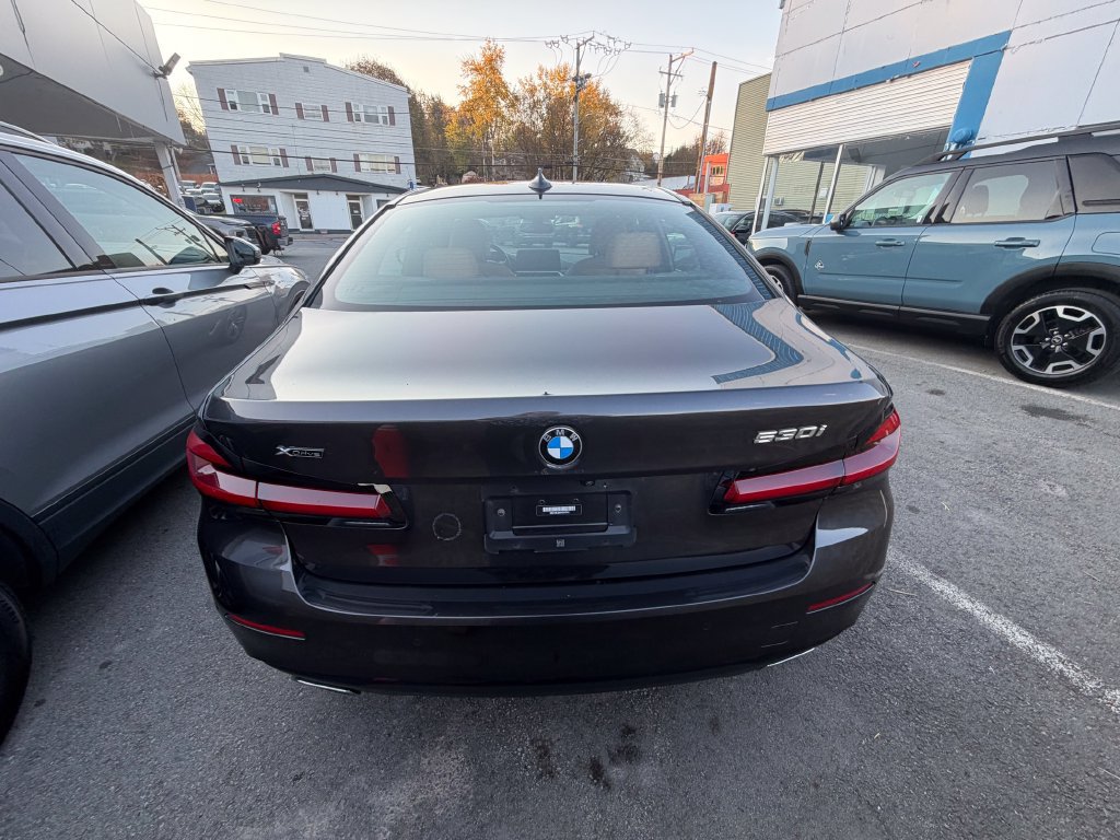 Used 2023 BMW 530i xDrive w/ Premium Package AWD/4WD image 4