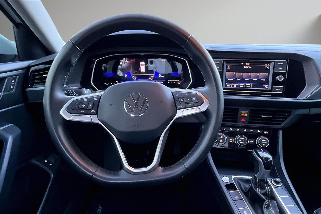 Used 2023 Volkswagen Jetta SE FWD image 9
