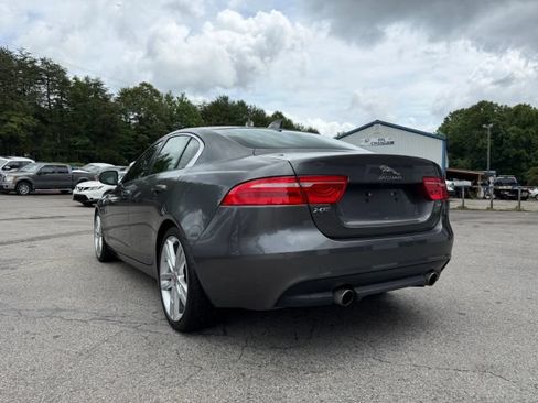 Used 2018 Jaguar XE Premium RWD image 7