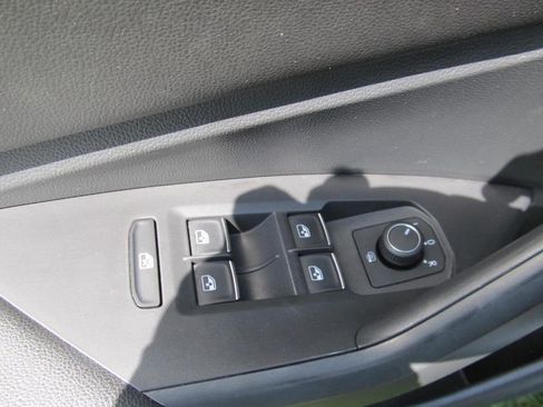 Used 2022 Volkswagen Jetta SE image 24