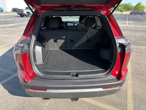 New 2027 Chevrolet Equinox LT w/ LPO, Floor Liner Package FWD image 32