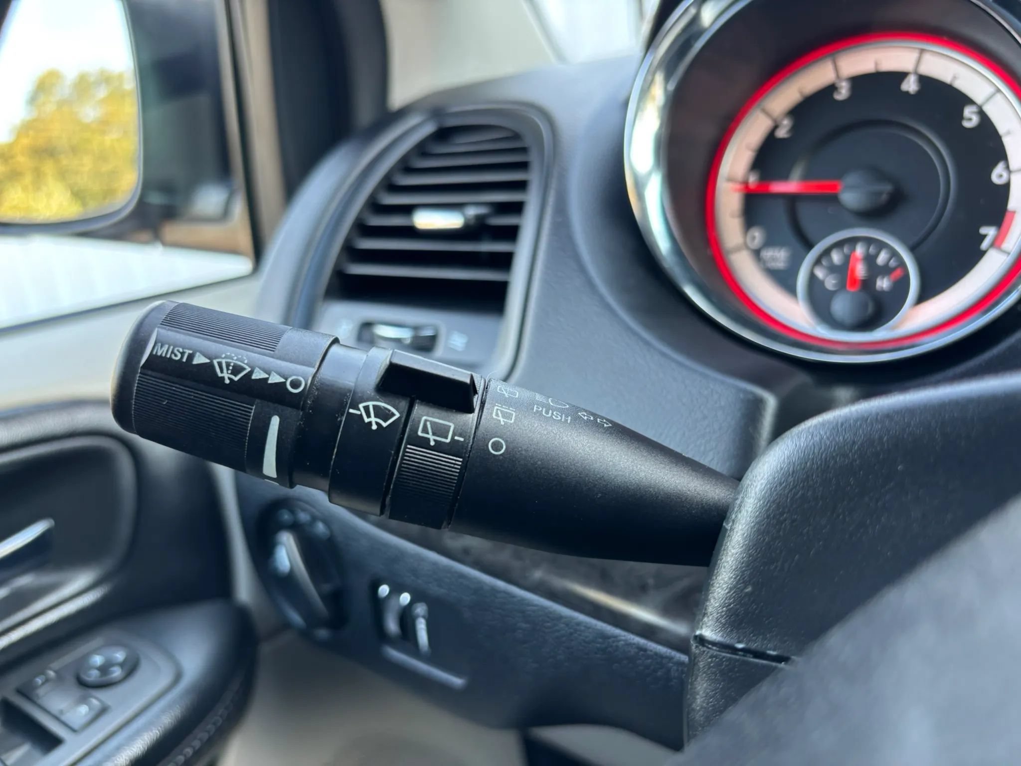 Used 2019 Dodge Grand Caravan SE w/ UConnect Hands-Free Group FWD image 22
