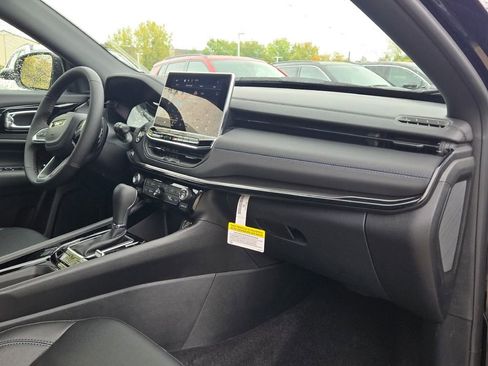 New 2026 Jeep Compass Limited w/ Limited Altitude Pack image 8