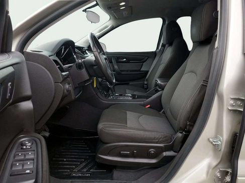 Used 2017 Chevrolet Traverse LT w/ Traveler's Package FWD image 18