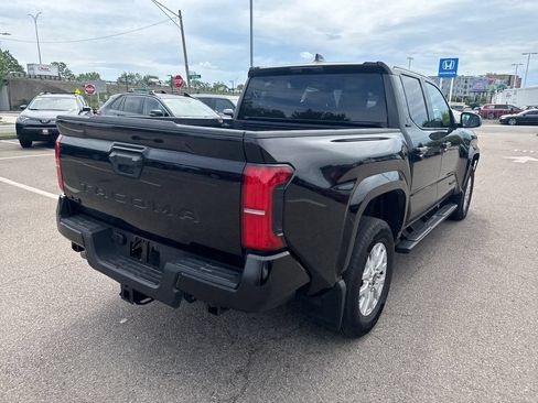 Used 2025 Toyota Tacoma SR5 AWD/4WD image 7