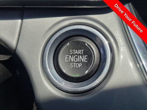Used 2025 Chevrolet Trax LT FWD image 9