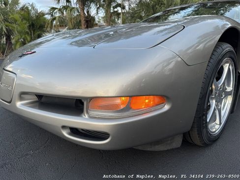 Used 2000 Chevrolet Corvette Convertible w/ Performance Handling Pkg RWD image 10