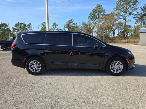 New 2026 Chrysler Voyager LX image 3