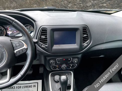 Used 2019 Jeep Compass Latitude w/ Popular Equipment Group AWD/4WD image 6