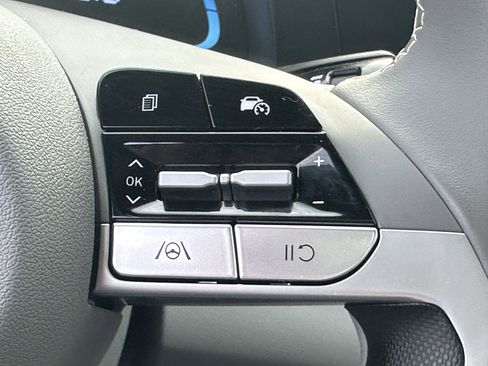 Used 2025 Hyundai Elantra Sport FWD image 24
