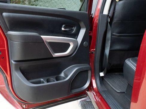 Used 2019 Nissan Titan PRO-4X w/ Pro-4x Convenience Package AWD/4WD image 16