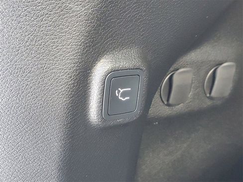 Used 2021 Jeep Cherokee Latitude Lux w/ Comfort/Convenience Group image 9