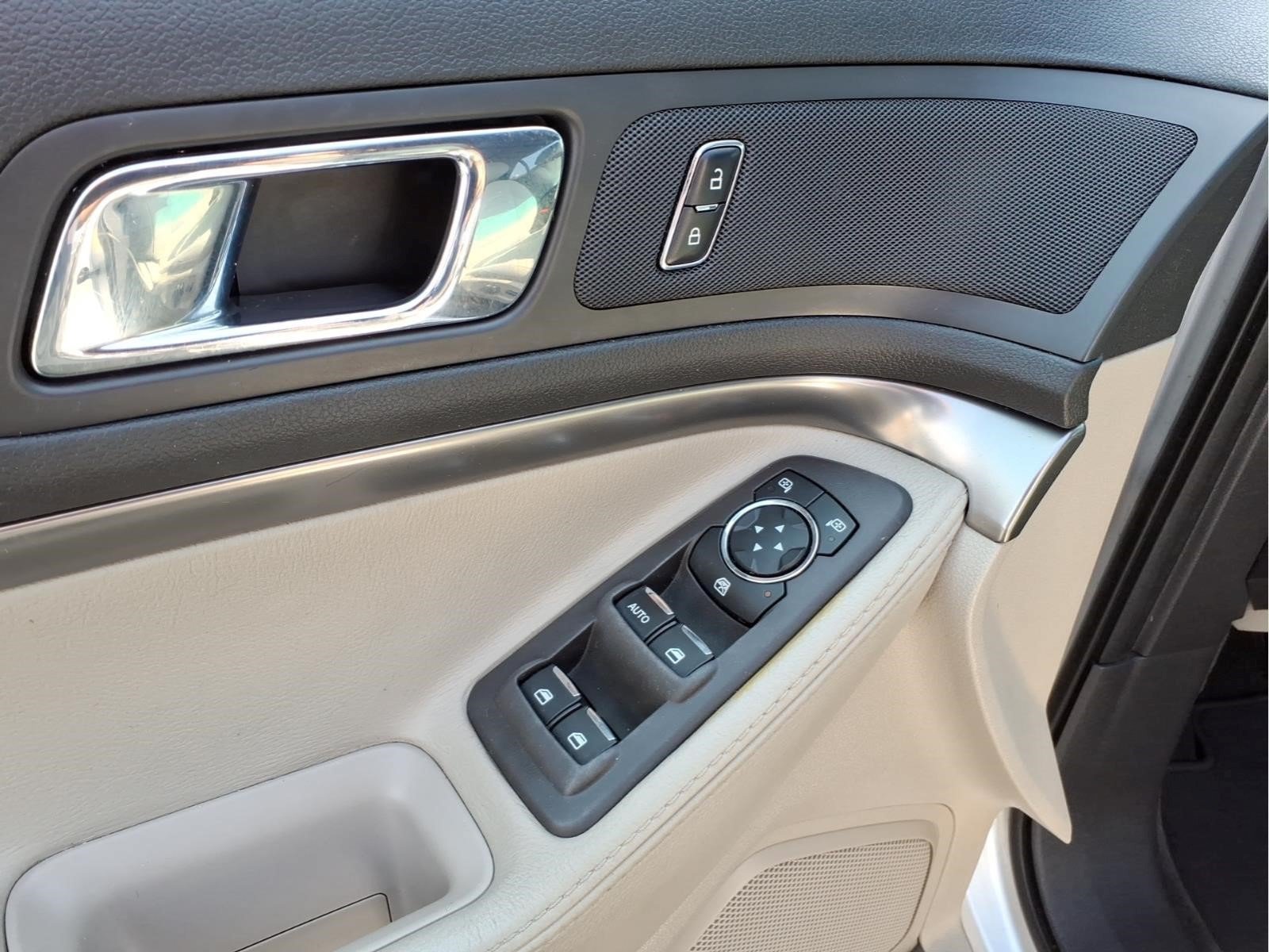 Used 2015 Ford Explorer FWD image 11