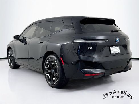 Used 2024 BMW iX xDrive50 w/ Sport Package AWD/4WD image 5