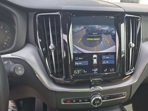 Used 2020 Volvo XC60 T6 Momentum image 12