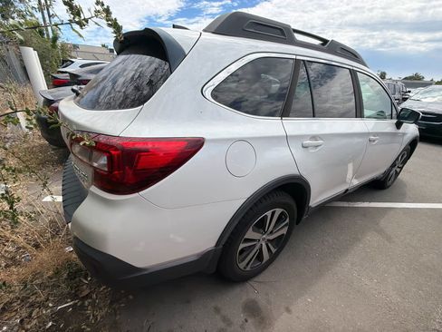 Used 2019 Subaru Outback 3.6R Limited w/ Popular Package #2 AWD/4WD image 11
