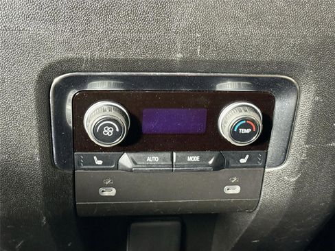 Used 2024 Chevrolet Suburban Premier RWD image 39