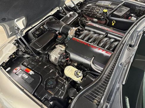 Used 2000 Chevrolet Corvette Convertible w/ Memory Pkg RWD image 34