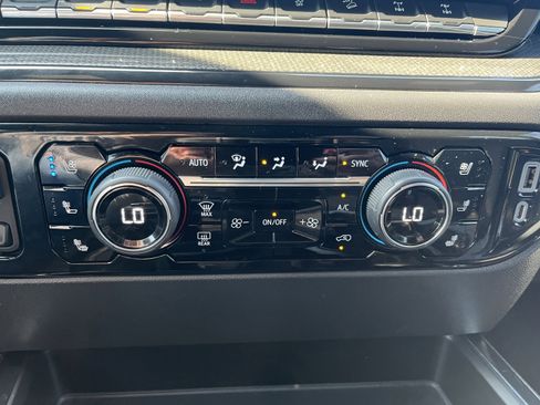 Used 2022 Chevrolet Silverado 1500 ZR2 w/ Technology Package image 13