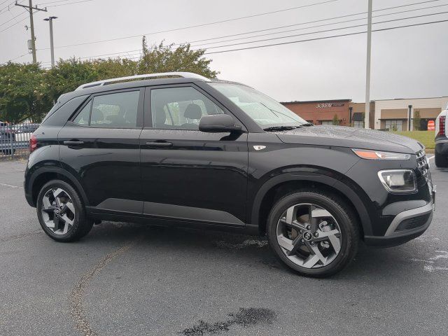 Used 2026 Hyundai Venue SEL FWD image 2