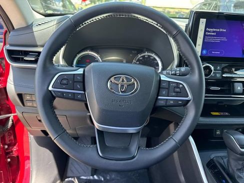 Used 2026 Toyota Highlander XLE AWD/4WD image 28