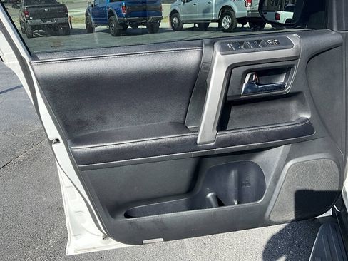 Used 2018 Toyota 4Runner SR5 Premium AWD/4WD image 22